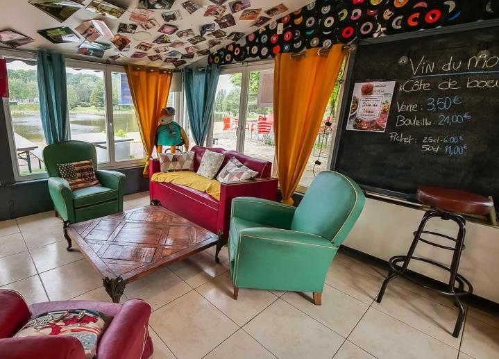 Restaurant Bar avec terrasse au bord de l'eau La Ferrière-aux-Étangs